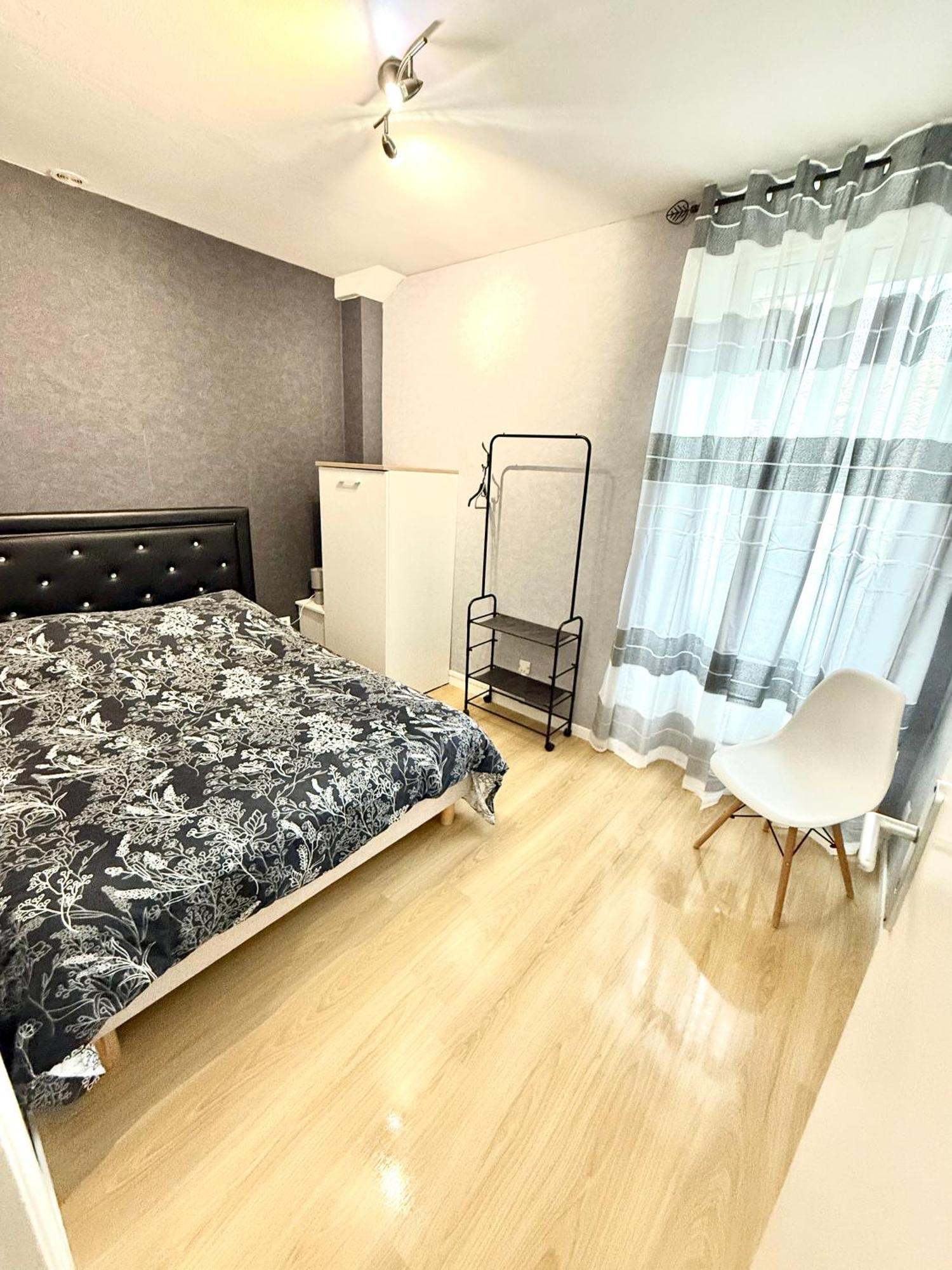 Le Retro Apartamento Saint-Laurent-sur-Saone Exterior foto